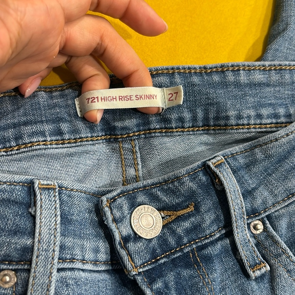 Levi’s skinny high rise Jeans.